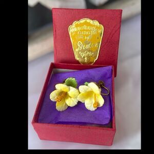 Denton Vintage 1940s Porcelain Yellow Gold Screw Back Earrings Women's